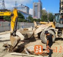 猛操日本小b视频小片高温下的坚守｜道路建设者用汗水铺就畅通路